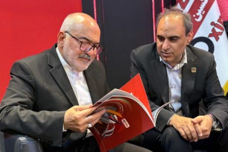 حمایت همه‌جانبه استاندار خوزستان از توسعه و سرمایه‌گذاری در شرکت فولاد اکسین خوزستان