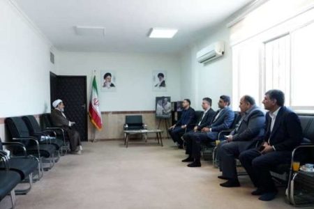 دیدار مدیرعامل شرکت ملی مس با نماینده ولی فقیه در استان و امام جمعه کرمان پس از اقامه نماز جمعه