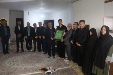 ادای احترام معاون مدیرعامل بانک مسکن به مقام شامخ شهید جودت/ گرامیداشت یاد مظلومیتی که در حمله رژیم صهیونیستی رقم خورد