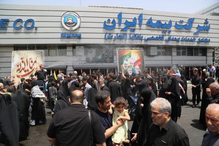 حضور مدیرعامل بیمه ایران در مراسم تشییع شهدای اقتدار