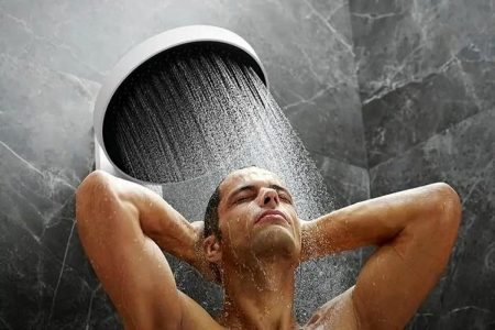 صبح یا شب؟ بهترین زمان برای دوش گرفتن کدام است؟