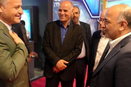 بازدید مدیران ارشد اقتصادی از غرفه بیمه دی در نمایشگاه اینوکس مشهد