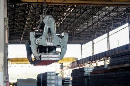 ارتقای سطح پایداری جرثقیل‌ها برای ثبت رکوردهای جدید در فولاد هرمزگان