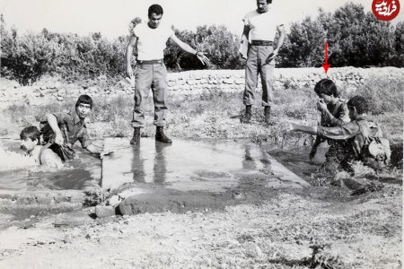 دهه 50؛ دریادار سیاری در حال گذراندن مراحل سخت تکاوری