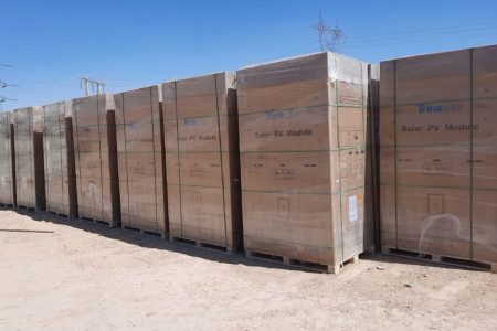 ورود تجهیزات نیروگاه خورشیدی به شرکت آلومینای ایران؛ پروژه وارد مرحله اجرایی جدید شد