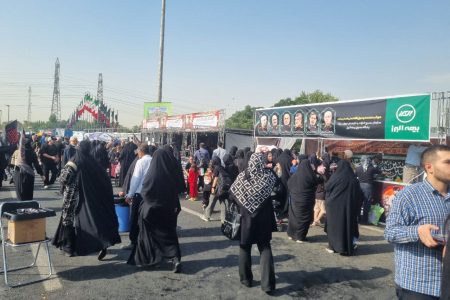 برپایی موکب خدمت رسانی بیمه البرز در مسیر راهپیمایی جاماندگان اربعین حسینی