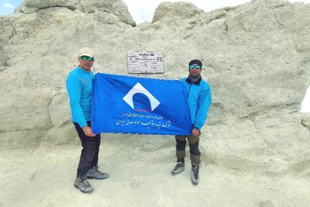 پرچم ایمپاسکو بر فراز دماوند برافراشته شد