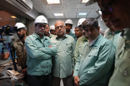 بازدید مدیرعامل گروه فولاد مبارکه و استاندار هرمزگان از خطوط تولید شرکت فولاد هرمزگان