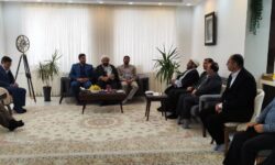 دیدار مدیرعامل شرکت آلومینای ایران و مسئولین شهرستان جاجرم با تعدادی از خانواده های معظم شهدا و ایثارگران