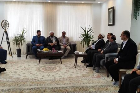 دیدار مدیرعامل شرکت آلومینای ایران و مسئولین شهرستان جاجرم با تعدادی از خانواده های معظم شهدا و ایثارگران