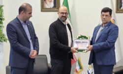 تحویل چک هزار میلیارد ریالی خسارت آتش‌سوزی به منطقه آزاد انزلی