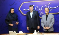 تقدیر رئیس ستاد بزرگداشت روز ملی صنعت و معدن از مدیر روابط عمومی ایمیدرو