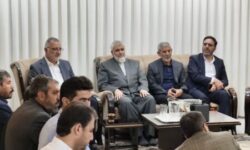 شهردار تهران با خانواده شهید حاج میرزا محمد سلگی دیدار کرد