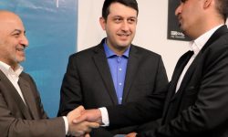 از جاری شدن اشک شوق برنده زنجانی تا باور نکردن برنده شدن شهروند ایلامی/ جوایز برندگان جشنواره عید تا عید بیمه دی اهدا شد