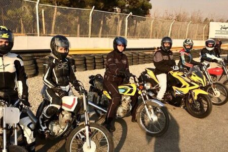 به زنان گواهینامه پایه یک برای کامیون و اتوبوس می‌دهیم اما گواهینامه موتورسیکلت نه؟