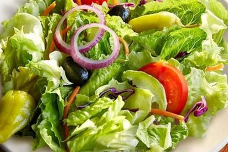 بهترین زمان برای سالاد خوردن؛ قبل یا بعد از غذا؟