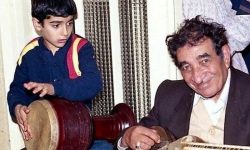 تصویری دیده نشده از همایون شجریان در حال نواختن تنبک در عروسی خواهرش