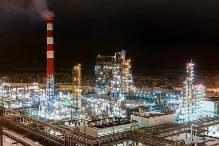 آتش‌سوزی مهیب در پالایشگاه نفت روسیه