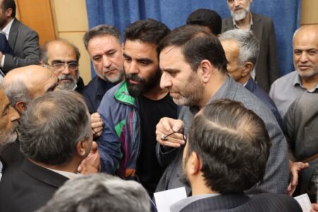 اعتماد مردم با عملکرد صادقانه و کارنامه شفاف به‌دست می‌آید، نه با شعار