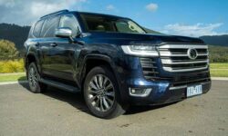 تویوتا لندکروز رسما به ایران برگشت