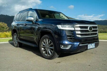 تویوتا لندکروز رسما به ایران برگشت