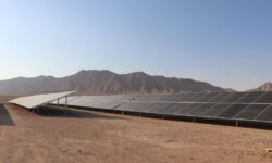 بازدید مدیرعامل شرکت آلومینای ایران از پروژه نیروگاه خورشیدی