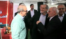 بازدید رئیس‌جمهور از غرفه فولاد هرمزگان در نهمین سفر استانی