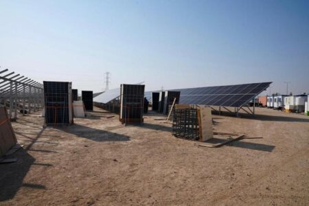 آغاز نصب پنل‌های خورشیدی در نیروگاه ۱۵.۲ مگاواتی شرکت پالایش گاز بیدبلند خلیج‌فارس