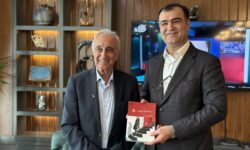 همکاری فرهنگی بیمه البرز و روزنامه دنیای اقتصاد با انتشار کتاب «سرانجام انسان طراز نوین»