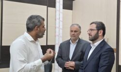 بازدید سرزده مدیرعامل بانک کشاورزی از شعبه جاسک / تأکید متقینیا بر تسریع خدمترسانی به مردم