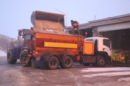 بارش برف و مهگرفتگی در گردنههای همدان؛ هشدار راهداری به کاربران جادهای