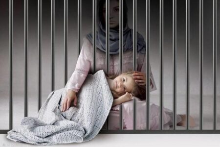 هدیه روز مادر از سوی بانک مسکن؛ سه بانوی زندانی جرایم غیرعمد از بند رها شدند