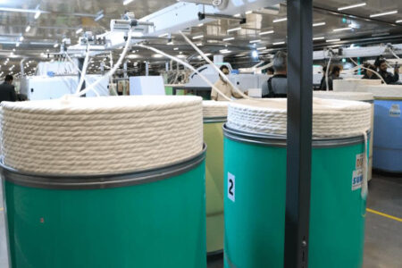 سرمایه گذاری ۲ هزار میلیارد تومانی بانک ملی در صنایع ریسندگی کشور/ نقش‌آفرینی در راه‌اندازی واحد ۸۰۰۰ تنی نخ یزد