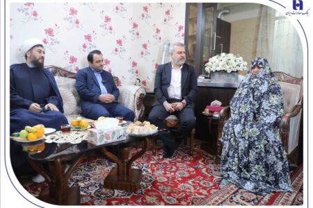 دیدار مدیرعامل بانک صادرات ایران با مادر و خانواده «شهید محمدنبی محمدی»