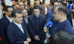 بازدید معاون علمی و فناوری رئیس جمهور از غرفه بیمه البرز در نمایشگاه پتروشیمی