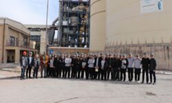 بازدید دانشآموزان پایه نهم مدرسه نمونه دولتی موعود شهرستان گرمه از شرکت آلومینای ایران