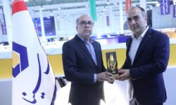 پایان هفتمین نمایشگاه نفت و گاز و پتروشیمی با اهدای تندیس به بانک سینا