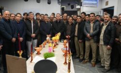 مدیرعامل و کارگران شرکت ملی صنایع مس ایران، دور سفره هفت‌سین