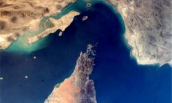 تداوم انسداد تنگه هرمز اقتصاد جهان را تحت فشار شدید قرار می‌دهد