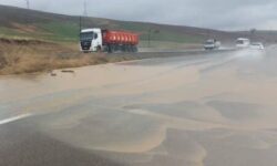 بارش شدید باران و آبگرفتگی در محورهای استان همدان/ هشدار راهداری به رانندگان برای احتیاط بیشتر