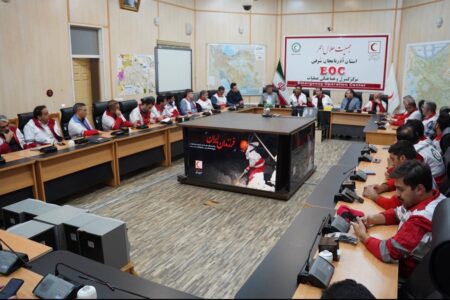تجلیل بیمه البرز از ایثارگران هلال احمر در روزهای بحرانی استان آذربایجان شرقی