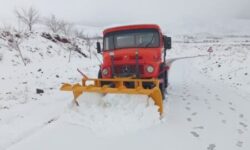 بارش برف بهاری محورهای کوهستانی و گردنه‌های استان همدان را سفیدپوش کرد