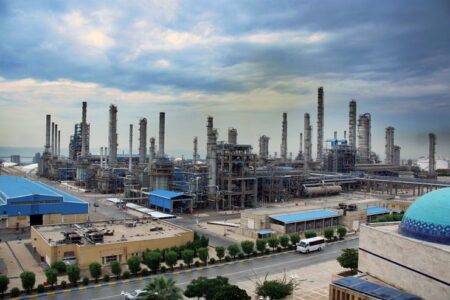 دخالت سیاسیون در مکان‌یابی واحد‌های پتروشیمی توجیه اقتصادی پروژه را تضعیف می‌کند