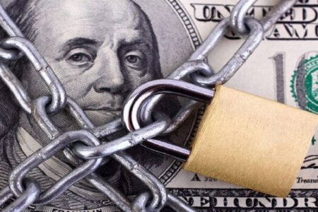 آزادسازی ۱۲ میلیارد دلار گره کور ارزی دولت را باز می‌کند؟