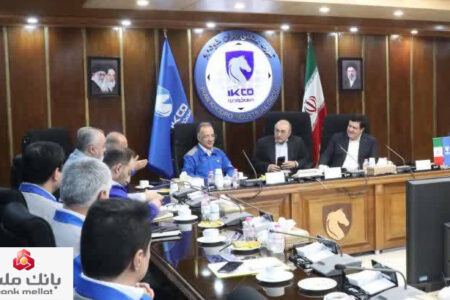 دیدار مدیرعامل بانك ملت با مدیرعامل ایران خودرو -حمایت از واحدهای تولیدی و صنعتی بزرگ در اولویت برنامه های بانك ملت