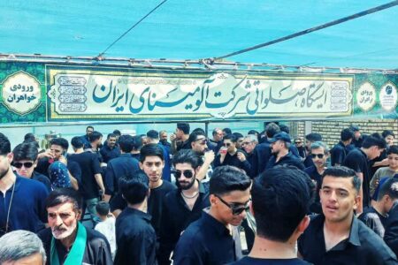 خدمت‌رسانی شرکت آلومینای ایران به عزاداران حسینی با برپایی ایستگاه صلواتی در جاجرم