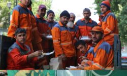 تجلی مسئولیت اجتماعی بیمه البرز در عید غدیر؛ از اطعام نیازمندان تا برپایی موکب های فرهنگی در پایتخت