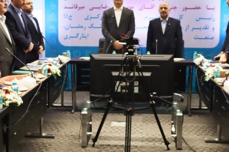 رئیس کل بیمه مرکزی: بیمه دی از ارکان خدمت‌رسانی صنعت بیمه به خانواده شهدا و ایثارگران است / تقدیر از خانواده‌های شهدای صنعت بیمه در جنگ رمضان​