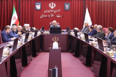 برگزاری نشست هم‌اندیشی وزیر امور اقتصادی و دارایی با جمعی از اقتصاددانان