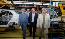 نائب رئیس کمیسیون صنایع و معادن مجلس: تعامل بیشتر خودروسازان و قطعه‌سازان به کاهش قیمت خودرو منجر می‌شود